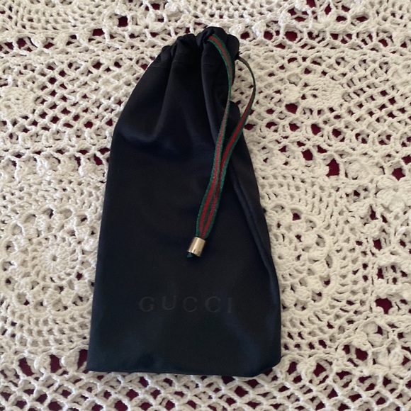 Small Gucci Accessories Bag. - Picture 3 of 3
